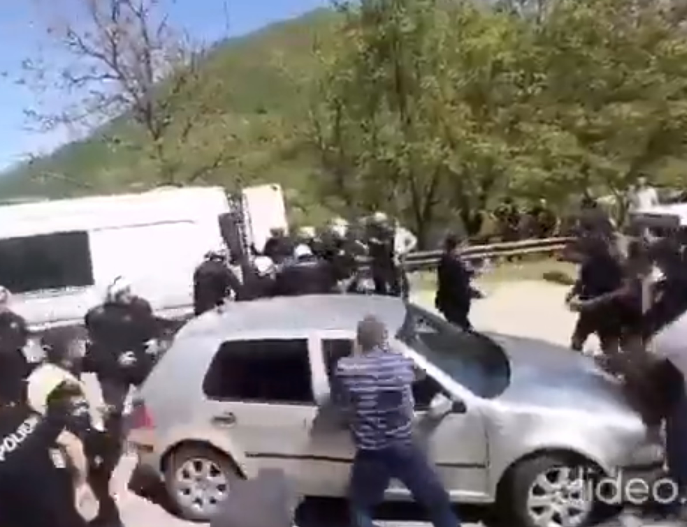 Drama u Andrijevici, policija bacila suzavac na građane, više uhapšenih i povređenih (VIDEO)